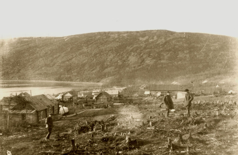 15 декабря 1932 года Директор Дальстроя Э.П.Берзин подписал приказ о немедленном выселении 11 пьяниц и прогульщиков из пределов Магадана.