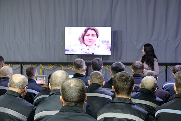 В исправительных колониях Магаданской области состоялся специальный показ фильмов в рамках фестиваля «Кино на службе Отечеству»