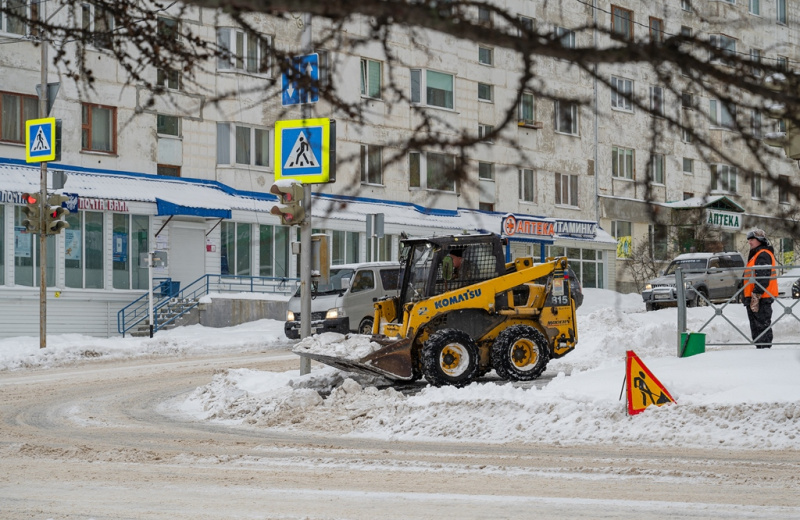 В Магадане 16 декабря продолжается активная расчистка города от снега