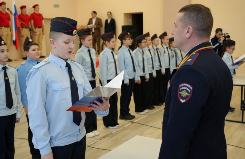 В Магаданской области состоялась тожественная церемония посвящения в кадеты учащихся полицейского класса