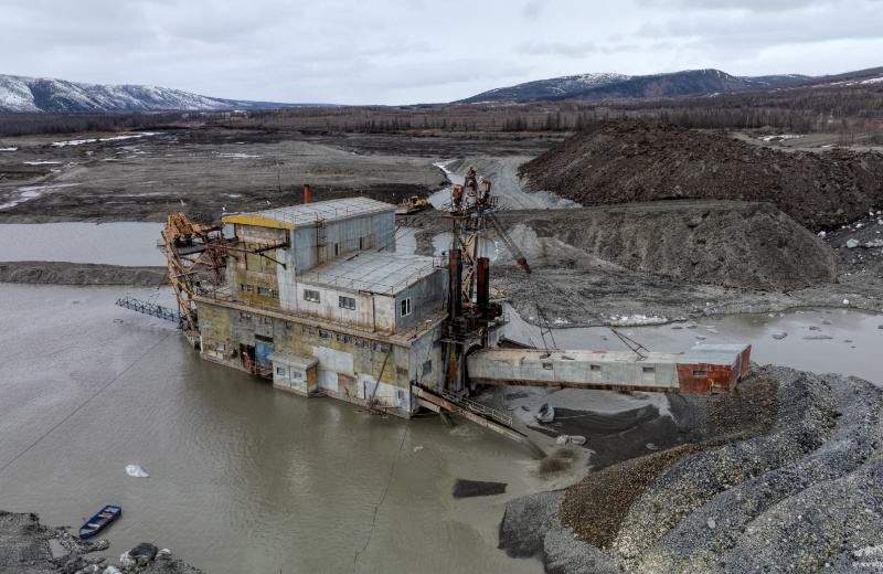 Машинист драги золотодобывающего предприятия осужден за использование поддельного медицинского заключения
