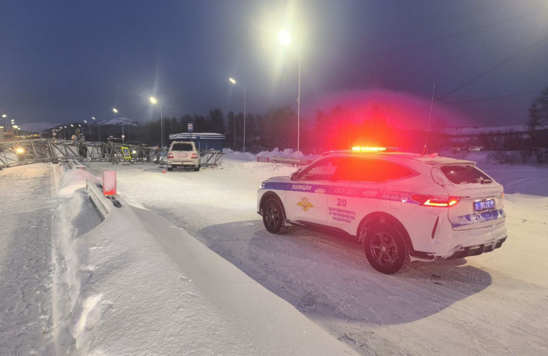 30-летний водитель большегруза «Мерседес» снес светофорный столб