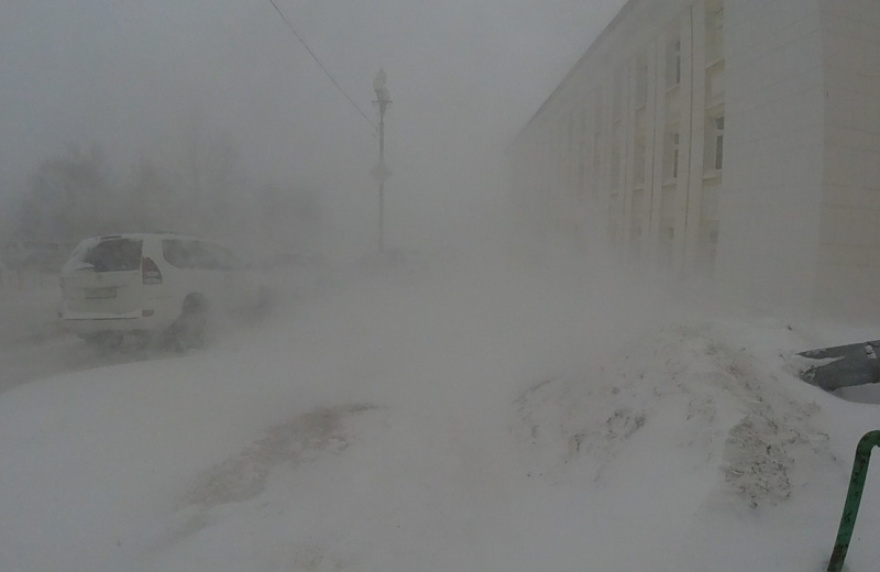 В Магадане 11 января пасмурно, днем умеренный снег, ветер северо-восточный 17-22 м/с с метелью