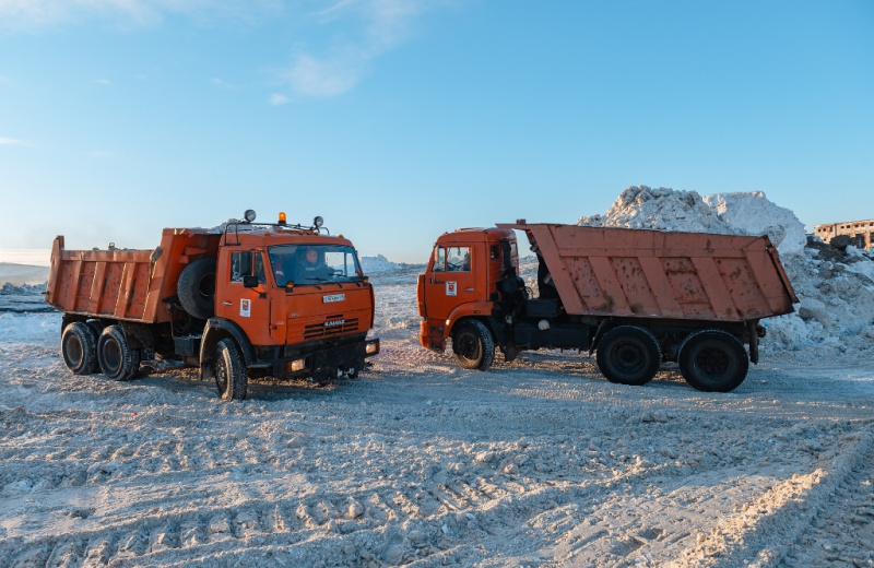 На ежедневную снегоуборку областного центра вышли более 50 единиц техники ГЭЛУД и КЗХ
