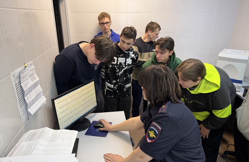 в Магадане студенты узнали секреты работы полицейских экспертов-криминалистов