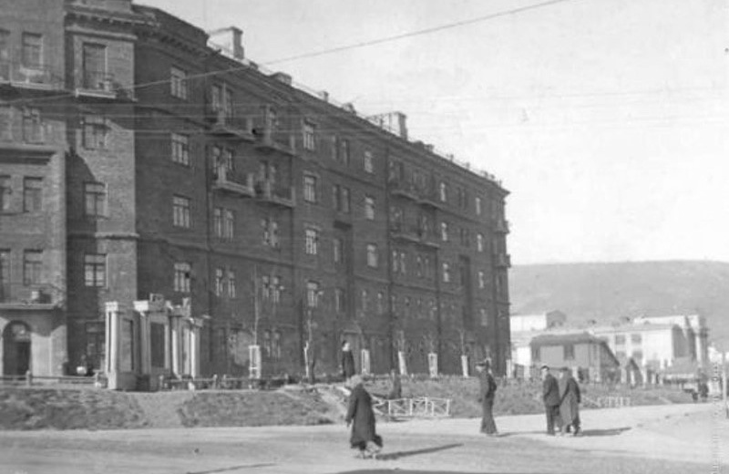 В январе 1945 года Проектный отдел Дальстроя разработал схему застройки Колымского шоссе