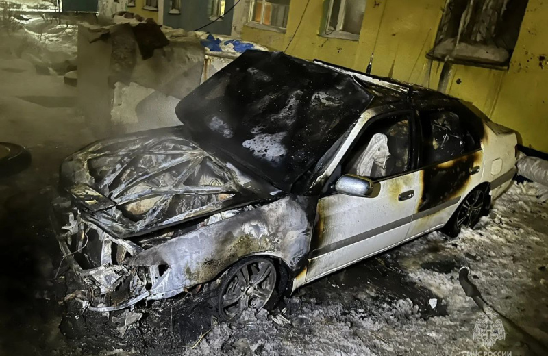 Огонь повредил автомобиль в Сусумане