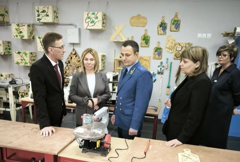 Прокурор Магаданской области Дмитрий Разуваев в рамках мероприятия «Особые дети – забота региона» посетил ГКОУ «МОЦО №1»