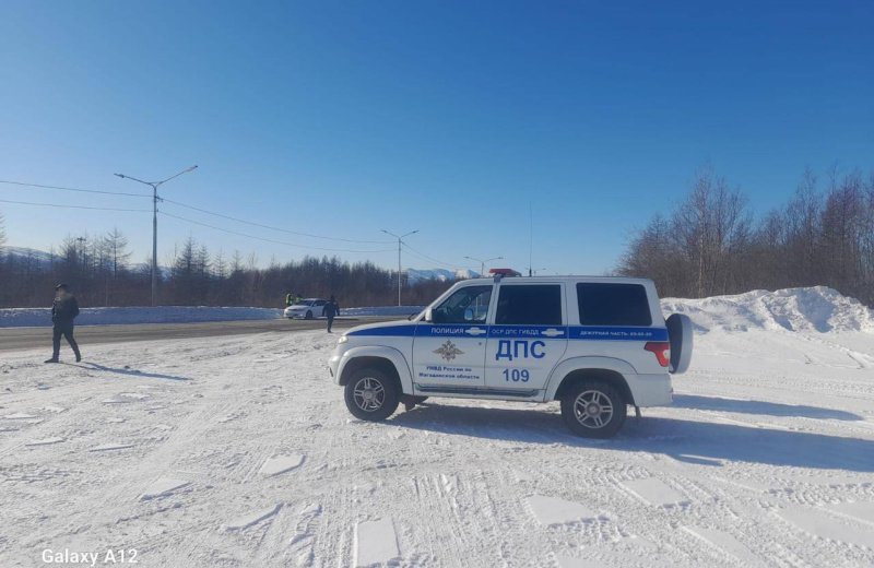 В Магадане госавтоинспекторы задержали внедорожник, которым управлял нетрезвый водитель без прав