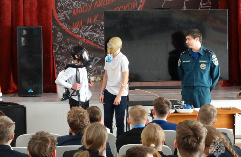 Безопасность в шахтах: горноспасатели рассказали школьникам о своей работе