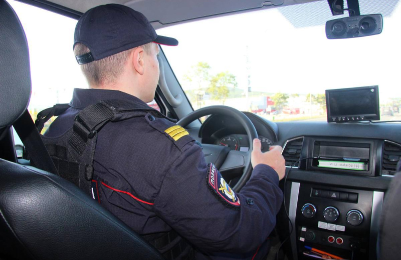 В Магадане полицейские вовремя остановили двоих наркодилеров