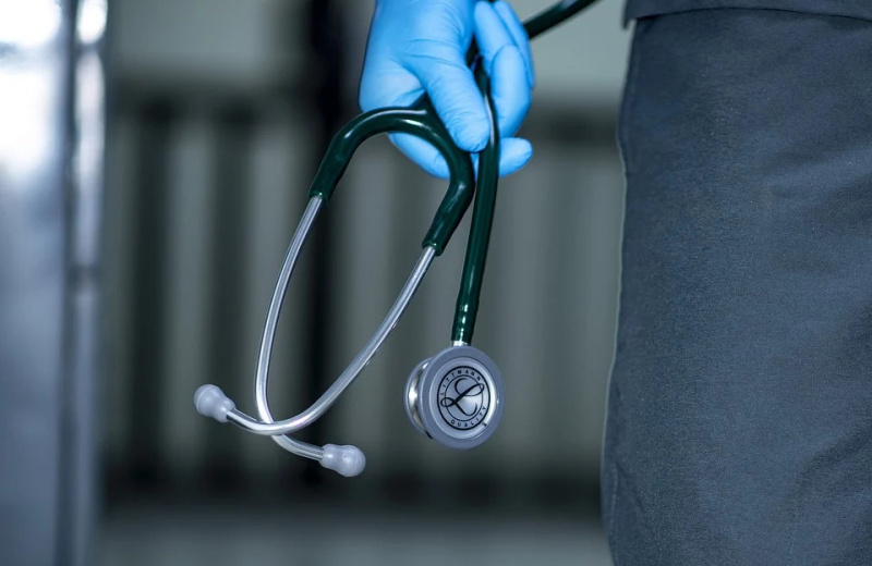 Прокуратура помогла инвалиду взыскать компенсацию морального вреда за несвоевременное направление документов на медико-социальную экспертизу