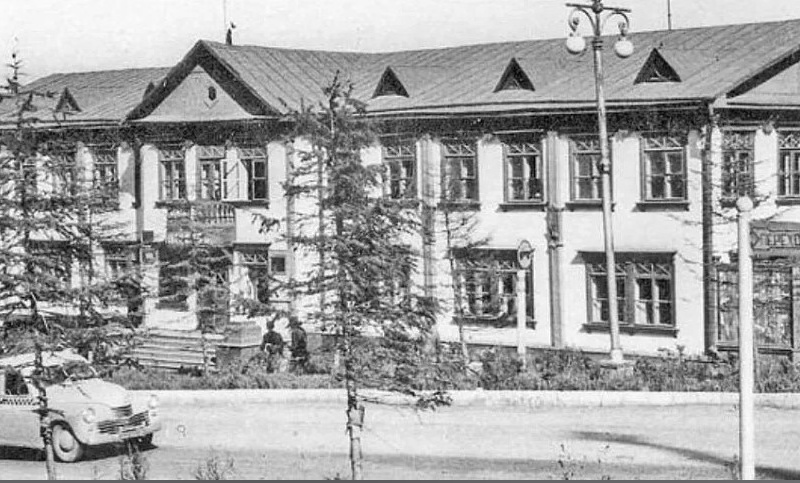 4 марта 1950 года газета «Советская Колыма», № 54, сообщает, что на Колыме имеется 130 клубов и 298 красных уголков