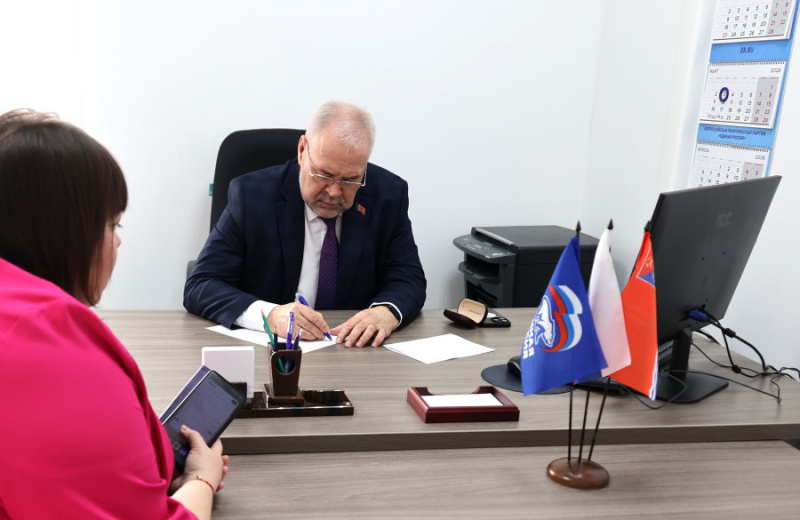 В рамках тематической недели приемов граждан Андрей Зыков рассмотрел обращения жителей Колымы по вопросам здравоохранения