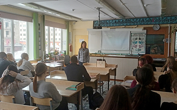 Сотрудники УФСИН провели профориентационные беседы со старшеклассниками