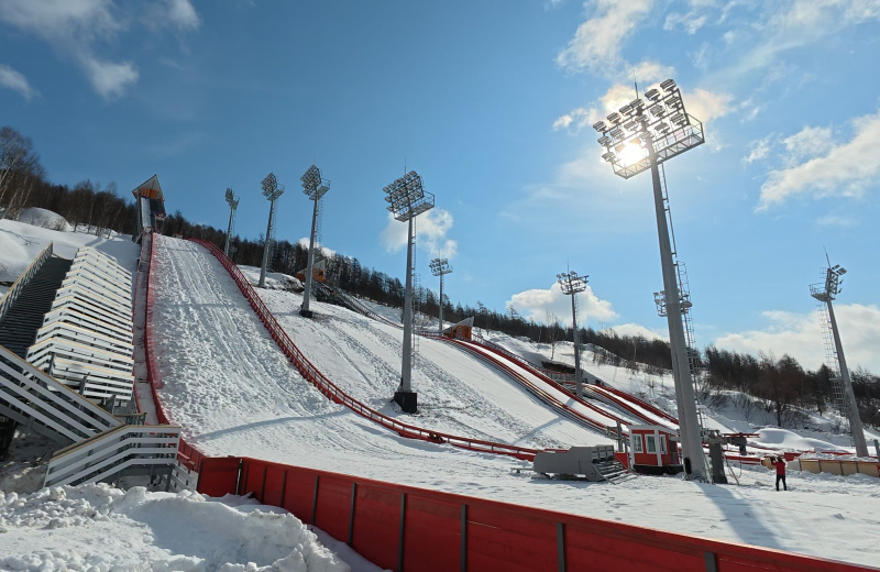 Юрий Трутнев посетил новый всесезонный трамплинный комплекс «Полет» в микрорайоне Солнечный