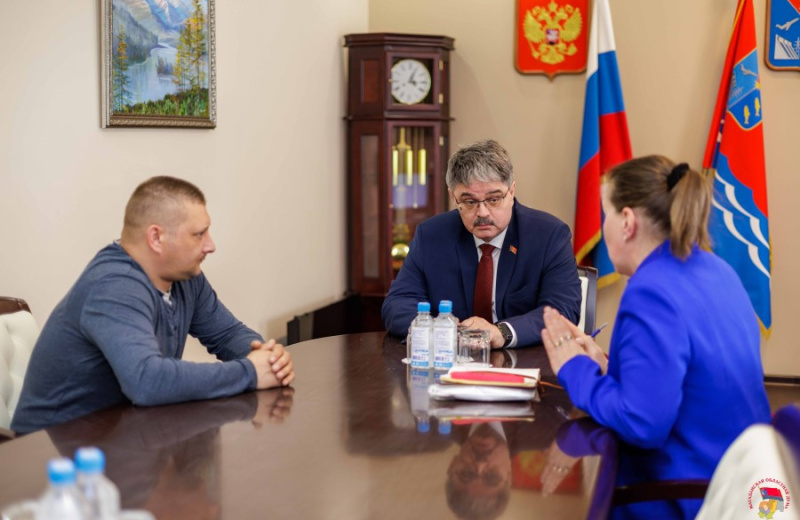 Единство тыла и фронта: в Магаданской областной Думе обсудили работу колымских волонтеров СВО