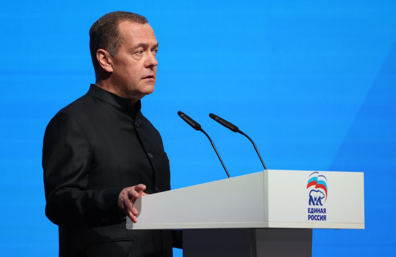 Дмитрий Медведев обратился к участникам предварительного голосования «Единой России»: Попытки спрятать политический статус будут жестко пресекаться