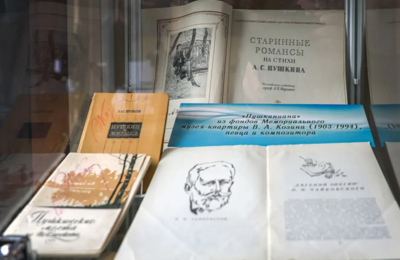 Ребята из школы № 7 стали первыми посетителями новой выставки «Пушкин в Магадане? В Магадане!»