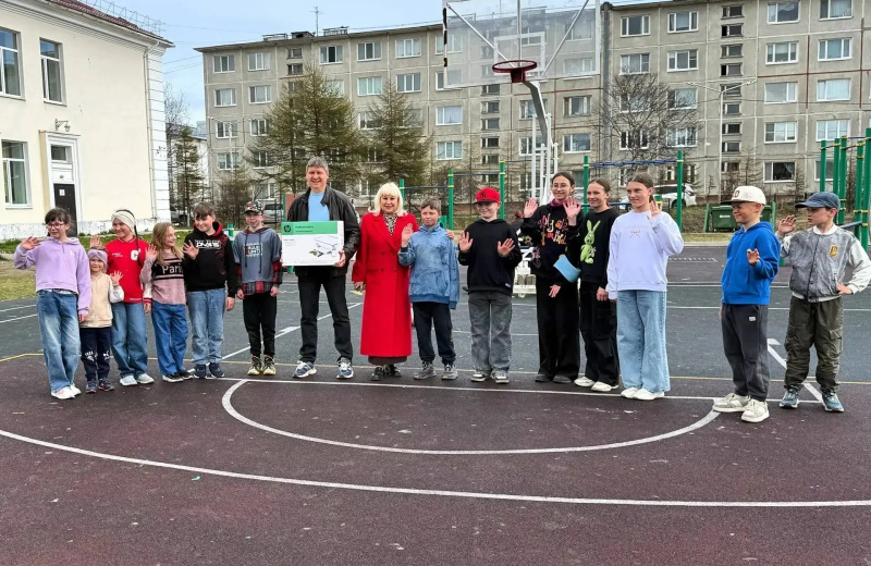 В День защиты детей партийцы помогли решить вопросы летнего отдыха юных колымчан