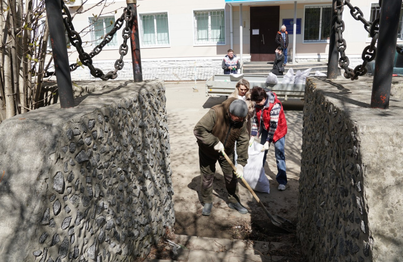 Сотрудники Охотского ТУ Росрыболовства приняли участие в акции «Зелёная весна» в Магадане