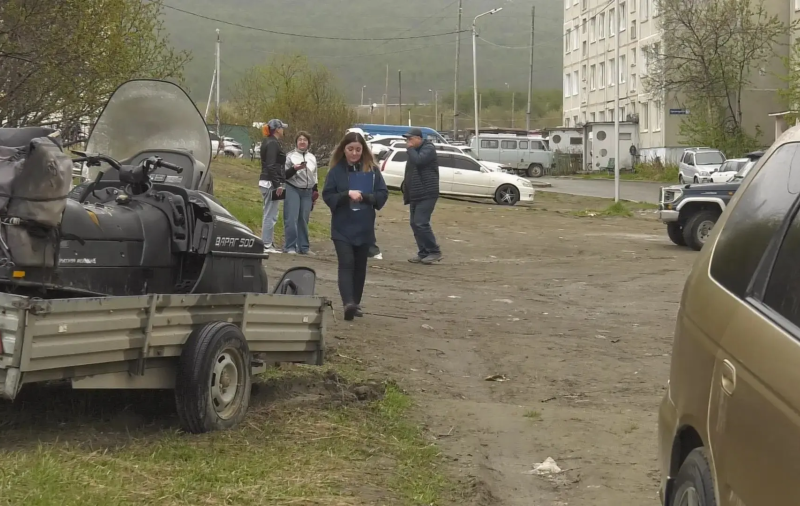 По инициативе Михаила Тумашова в магаданском дворе организуют удобные парковочные места