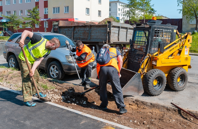 Городские службы продолжают текущее благоустройство областного центра