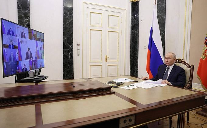 Президент РФ Владимир Путин провел совещание по ситуации с топливом