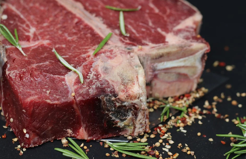 В аэропорту Магадана Россельхознадзором проконтролирован ввоз 3,7 тонны продукции животноводства
