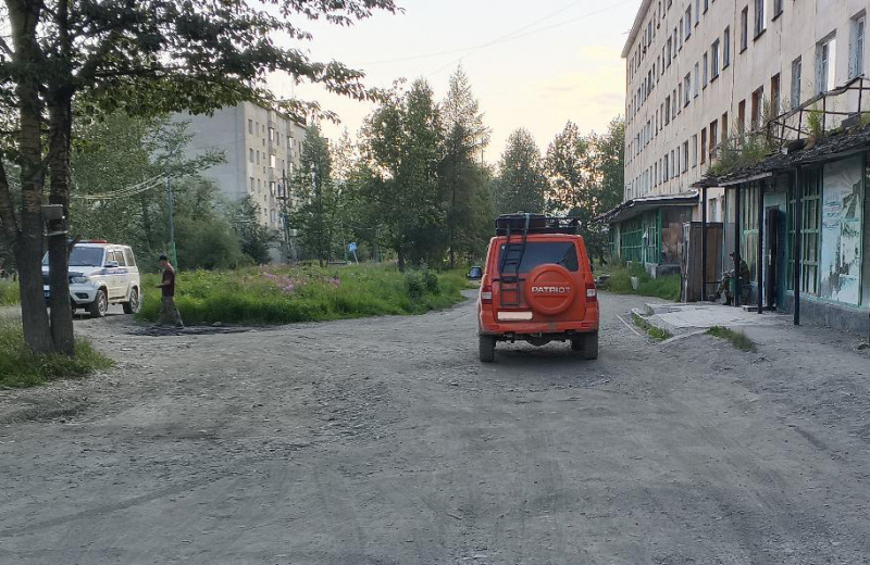 Госавтоинспекторы Колымы устанавливают обстоятельства ДТП, в котором пострадал годовалый ребенок
