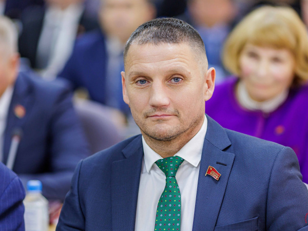 Бюджет, наказы избирателей и социальные инициативы: отчёт депутата Сергея Гончаренко