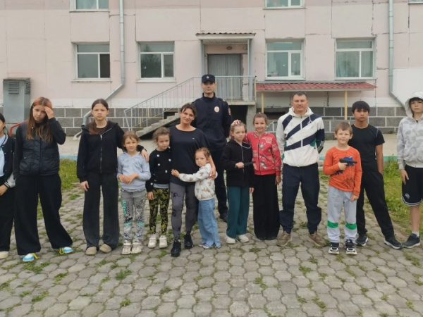 В преддверии Дня физкультурника полицейские Ольского округа Колымы поддержали акцию «Зарядка со стражем порядка»