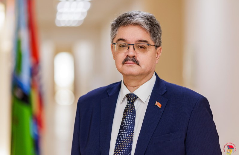 Спикер заксобрания поздравляет колымчан с Днем физкультурника