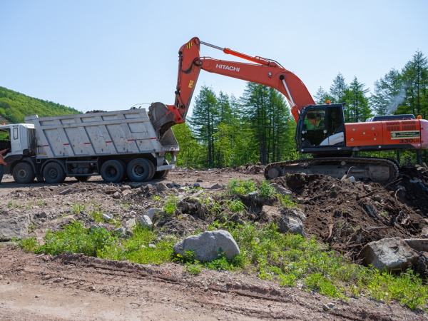 Городские службы продолжают благоустройство областного центра Колымы