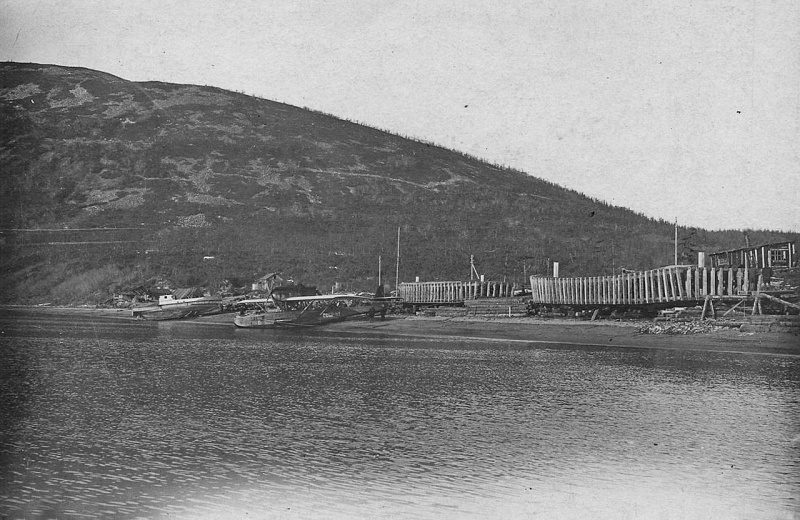 19 августа1932 в бухту Нагаева на самолёте «СССР H-1» прилетела экспедиция известного геолога С. В. Обручева