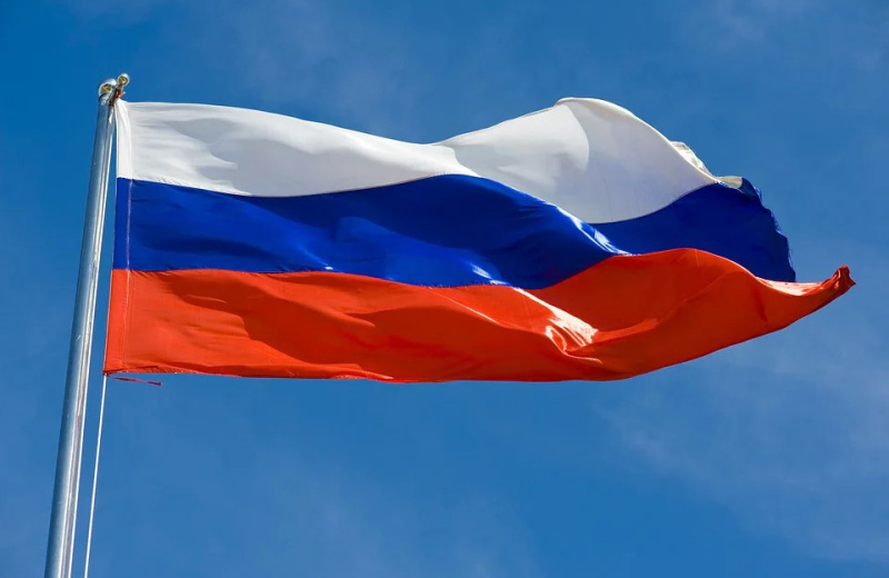 Сергей Носов: Пусть наш флаг всегда гордо реет над сильной, процветающей и единой Россией.