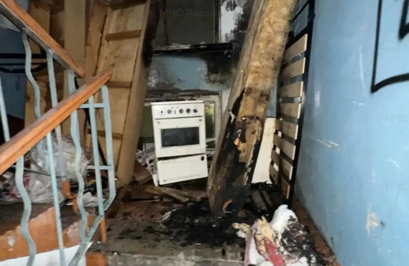 В Магадане произошел пожар на лестничной площадке многоквартирного дома