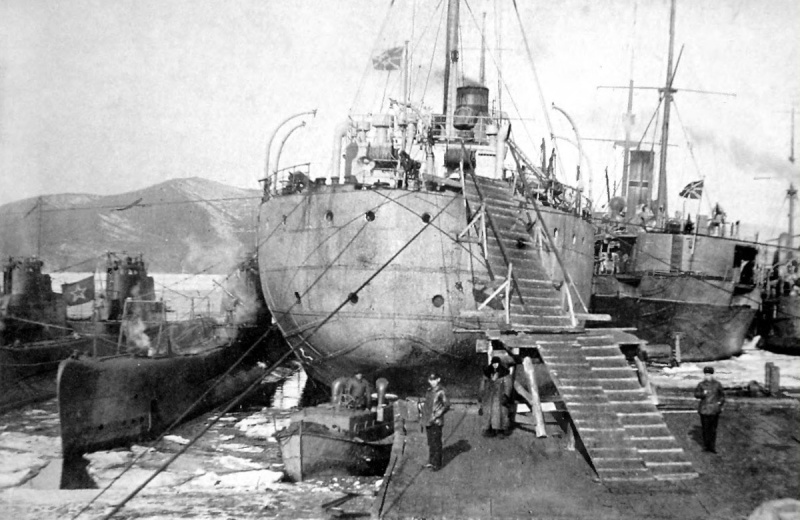 26 августа 1936 года в бухту Нагаева вошли пять подводных лодок и плавбаза «Саратов»