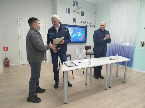 Губернатор Сергей Носов поблагодарил жителей Колымы за помощь фронту