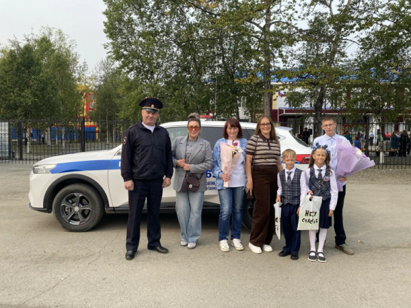 Полицейские Магаданской области поддержали акцию «Помоги пойти учиться»