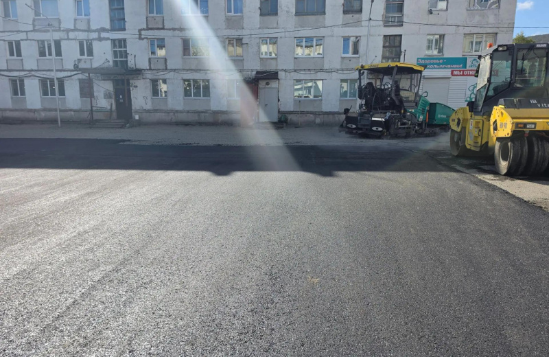 При поддержке Егора Шалдыбина в микрорайоне «Автотэк» заасфальтировали большую дворовую территорию