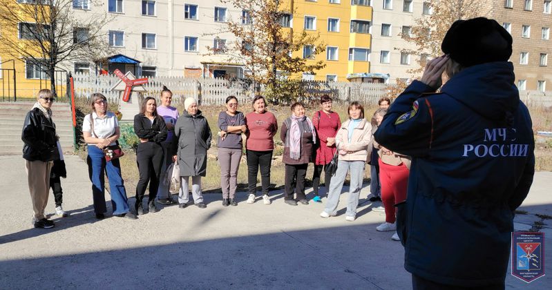 Беседа с педагогами и учебная эвакуация в центре дополнительного образования п. Омсукчан