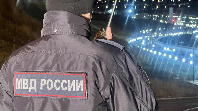 В Магадане полицейские установили гражданина, который похитил имущество из кузова грузовика