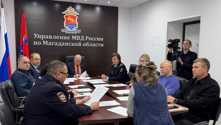 На Колыме полицейские и общественники обсудили вопросы профилактики правонарушений среди подростков, а также итоги летних акций