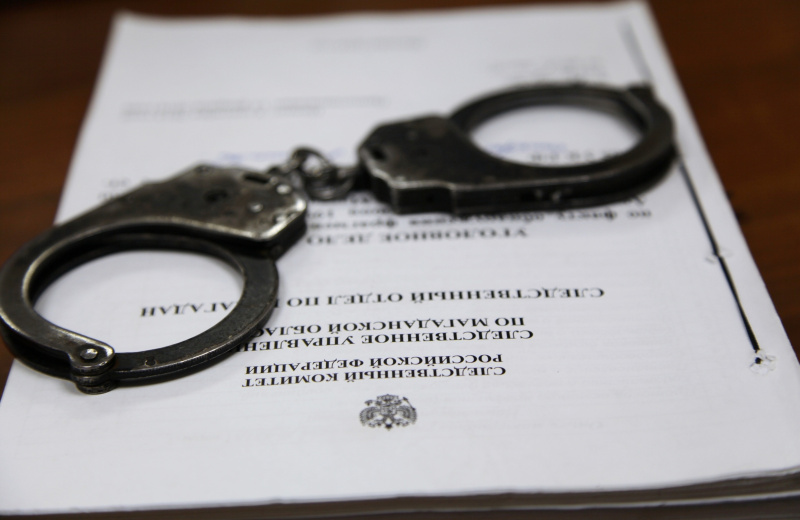Житель Магадана обвиняется в серии хулиганских действий и причинении вреда здоровью