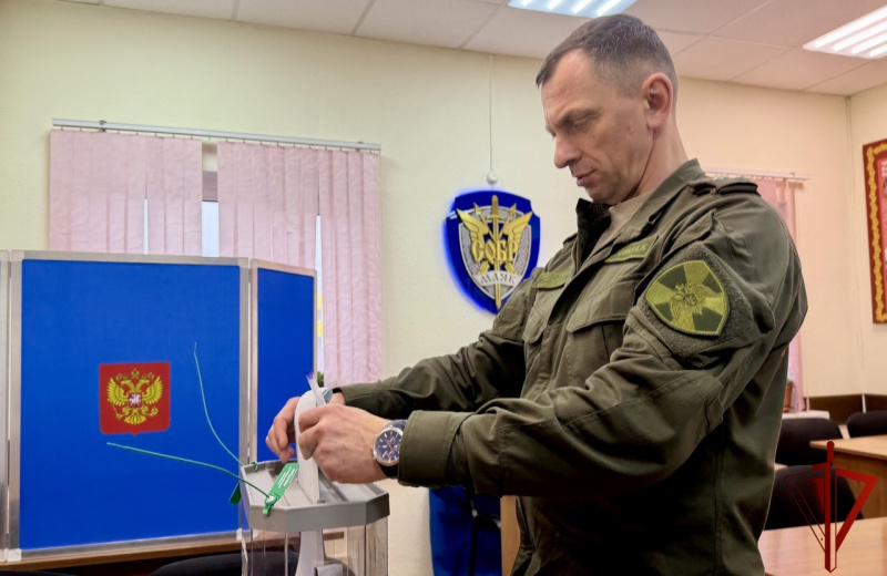 Магаданские росгвардейцы реализуют избирательное право в Единый день голосования