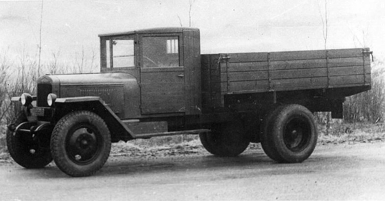 В сентябре 1937 года журнал «За рулём» написал о работе шоферов на Колыме