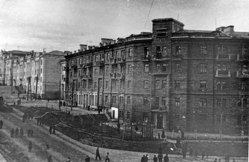 29 сентября 1940 года закончила работу комиссия по приёму 57-квартирного дома на Колымском шоссе
