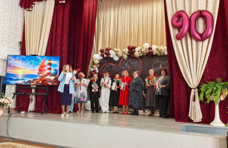 Виктор Баринов поддержал торжественное мероприятие, посвященное Дню учителя в лицее N1 имени Н.К.Крупской