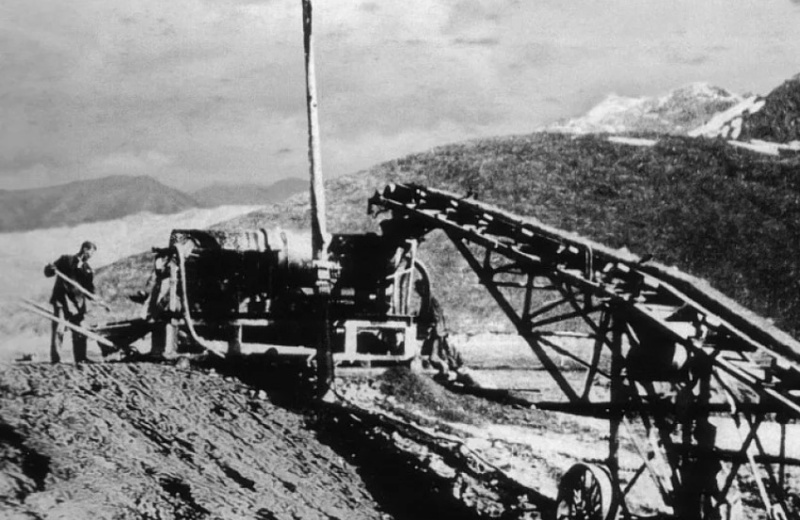 9 октября 1928 года организована Верхне-Колымская приисковая контора АО «Союззолото»
